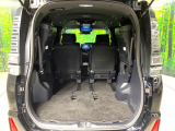 普段のお買い物や通勤、送迎等に十分な荷室スペースを確保しております。セカンドシートを倒すと、大きな荷物の積載も可能です♪