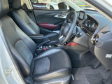 疲れにくいシート設計のフロントシートで毎日の運転も快適ですよ♪