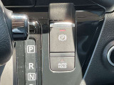 レバー操作だけでパーキングブレーキをコントロールできます。解除もワンタッチでOK!