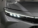 「アダプティブハイビームシステム(AHS)」が装備。LEDの配光範囲を細やかに制御し、先行車や対向車に光が当たる部分だけを自動的に遮光するので、ハイビームでの走行頻度がより向上します。