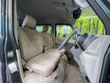 運転席シート廻りは使用感も少なく、良好な状態となっています。丁寧に使われていたことがよくわかりますね。