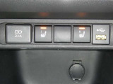 【シートヒーター搭載】シートを温めてくれる暖房機器です!長時間座っていると負担が掛かりやすい背中や腰、または冬場の寒い日に冷えやすい脚部に快適なぬくもりを♪