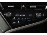 運転席と助手席、それぞれ温度調節ができ、オールシーズン快適なオートエアコンとなっております!