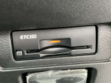 ETC2.0を装備。DSRC通信方式によって双方向通信することでカーナビと高速道路がリアルタイムに情報連携して、便利で快適なドライブ体験を提供します。