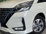 【LEDヘッドライト】悪天候や夜間走行時も良好な視界を確保し安心して運転できる高輝度LEDヘッドライトを装備!点灯速度が早く、消費電力も抑えられています。