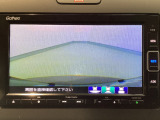 【バックカメラ】運転が苦手な方も車庫入れラクラクです!ギアをリバースに入れれば自動的に切り換わりますので、面倒な操作は不要です♪狭い駐車場もお車を傷つけず安心ですね!
