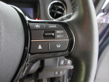 Hondaセンシングの機能のひとつ、アダプティブクルーズコントロール付!アクセルから足を離しても設定したスピードと前車との車間を保ち走行してくれます!車線維持もアシスト☆高速道路で疲労軽減ですね☆