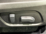 【パワーシート】スイッチ一つで簡単にシートの微調整が可能!電動だから力もいりません!快適なシートポジションにセットして、快適なドライブをお楽しみください。