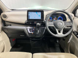運転席からの視界が左右に広く隅々まではっきりと見えます!クルマの前端も把握しやすく安心です!