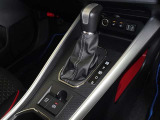電動パーキングブレーキ・ブレーキホールドを装備してます。ホールド機能は信号待ちが多い一般道で疲労軽減になり、大好評です!