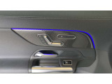 【メモリー付パワーシート】シートをかたどった調整スイッチはメルセデス・ベンツが特許を持っています。様々な体型の乗員に合わせた、きめ細かい調整が可能になっています。