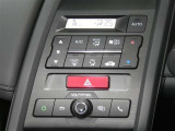 【オートエアコン】車内温度を感知して自動で温度調整をしてくれるのでいつでも快適な車内空間を創り上げます!どの席に座っても快適なドライブが楽しめます♪