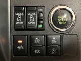電子カードキーを携帯しているだけでエンジンの始動ができるプッシュボタンスタートを装備しています☆