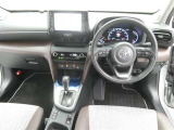 運転席からの視界はこんな感じです☆お気軽にご来店いただき、実際に座って是非お確かめください。ドライバーに寄り添う快適な操作フィールをもたらすステアリングです。