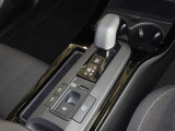 電動パーキングブレーキ・ブレーキホールドを装備してます。ホールド機能は信号待ちが多い一般道で疲労軽減になり、大好評です!