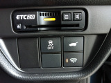ETC付。高速道路の料金所はキャッシュレスで通過です。サービスエリア等にあるスマートインターの出入りも利用可能でとっても便利。ご納車後すぐにお使い頂けるようセットアップしてのお渡しとなります。