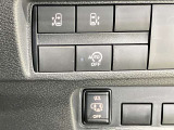 運転席側から両側スライドドアの開閉ができます