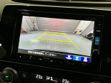 リバースギアに入れるだけで後方の表示へ切り替わります。夜間や雨の日の駐車も楽になりますよ。