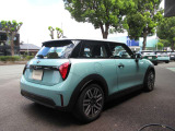 BMW・MINI認定中古車には2年間または1年間の無料保証を付帯。ご購入後も安心して、BMW・MINIならではの走りをお楽しみいただけます。