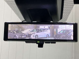 【インテリジェント ルームミラー】車両後方のカメラ映像をミラー面に映し出すので、車内の状況や、天候などに影響されずいつでもクリアな後方視界が得られます!