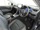 シンプルで使いやすいデザインの運転席です。