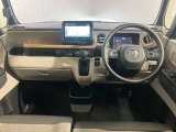 【運転席・助手席転席】運転席の足もともゆったりで長距離ドライブでも快適に★