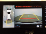 専用のカメラにより、上から見下ろしたような視点で360度クルマの周囲を確認することができます☆縦列駐車や幅寄せ時に活躍してくれます