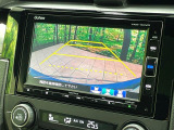 【バックカメラ】駐車時に後方がリアルタイム映像で確認できます。大型商業施設や立体駐車場での駐車時や、夜間のバック時に大活躍!運転スキルに関わらず、今や必須となった装備のひとつです!