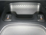 【シートヒーター搭載】シートを温めてくれる暖房機器です!長時間座っていると負担が掛かりやすい背中や腰、または冬場の寒い日に冷えやすい脚部に快適なぬくもりを♪