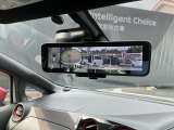 アラウンドビューモニター・バックモニター表示機能つきルームミラー。夜間走行時に便利な自動防眩機能付きです。