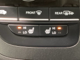 運転席と助手席にシートヒーターが付いています☆寒い時期に腰周りを温めてくれるので体全体が温まりやすいのは勿論、暖房と違い顔に風が当たらないので、乾燥肌やドライアイの方でも大丈夫☆