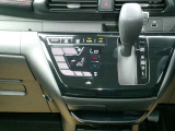 快適オートエアコン付♪設定温度をキープし車内を快適な温度に保ちます♪
