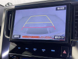 バックモニター付なので後退時に後方が見えるので安心。 車は構造上、死角がたくさんなので万が一を考えると必須ですね。 あくまで補助の為の装備、バックは目視で確認する事が重要ですよ。