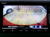 バックカメラの画像です。ガイドラインがスムースな車庫入れをサポートいたします。車庫入れの安心感がアップしますね。