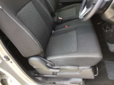 広々とした運転席で快適に運転できますね☆