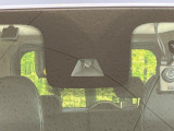 【三菱e-Assist】走行中に前方の車両等を認識し、衝突しそうな時は警報とブレーキで衝突回避と被害軽減をアシスト。より安全にドライブをお楽しみいただけます。