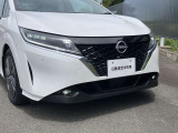 夜間走行の様々な局面に向けて、LEDヘッドランプで視認性をしっかり確保☆ハロゲンヘッドランプのおおよそ2倍の光量で、広範囲に明るくドライバーをサポートしてくれます。