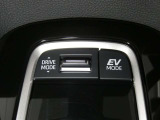 【充電用USB端子】デバイスの充電に便利です。※実際の接続端子は写真で確認or店舗までご気軽にお問合せください♪