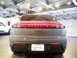 PORSCHE ロゴ付きLEDテールライト