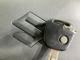 【キーレス】少し離れた場所からでもボタン一つでドアの開錠・施錠ができるのでとっても便利!ドアの鍵穴周りに傷をつけることもありません♪