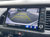 【バックカメラ】運転が苦手な方も車庫入れラクラクです!ギアをリバースに入れれば自動的に切り換わりますので、面倒な操作は不要です♪狭い駐車場もお車を傷つけず安心ですね!