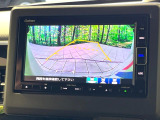 【バックカメラ】駐車時に後方がリアルタイム映像で確認できます。大型商業施設や立体駐車場での駐車時や、夜間のバック時に大活躍!運転スキルに関わらず、今や必須となった装備のひとつです!