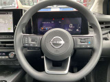 【プロパイロット】高速道路走行時にアクセル・ブレーキ・ステアリングを車両が制御する事で、渋滞時のイライラやロングドライブのストレス軽減に繋がります。運転支援システムとしてご利用頂けます。