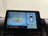 パノラミックビューモニター(シースルービュー機能つき)愛車を上から眺めた映像をナビ画面に表示いたします。メーカーオプション品につき後付けできません。