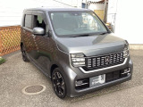 自社整備工場で点検整備をおこなってからお渡ししています。車検が残っている場合は『12ヶ月点検整備』を、車検整備付きの場合は『車検整備』をおこないます。整備費用は車両本体価格に含まれています。