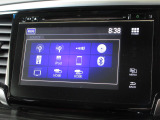 ナビゲーションは純正メモリーナビを装着しております。AM、FM、CD、DVD再生、Bluetooth、フルセグTVがご使用いただけます。初めて訪れた場所でも安心ですね!