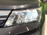【LEDヘッドライト】悪天候や夜間走行時も良好な視界を確保し安心して運転できる高輝度LEDヘッドライトを装備!点灯速度が早く、消費電力も抑えられています。