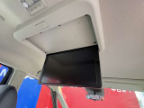 フリップダウン式15.6インチワイドVGA液晶後席専用モニターです。フルセグ地デジTVやスマホミラーリング機能で同期した動画などを後席で再生しつつ、前の座席ではナビゲーションの案内などが出来ます。