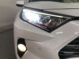 LEDヘッドライトです。デザイン性がよくとても明るいので、夜間の走行や悪天候でも安心です。しかも長寿命!