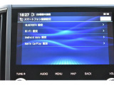 自身のスマホにインストールされてるアプリを表示、使用できるApple CarPlay/Android Autoにも対応しています※使用にはipod・USB接続ケーブルが必要です。